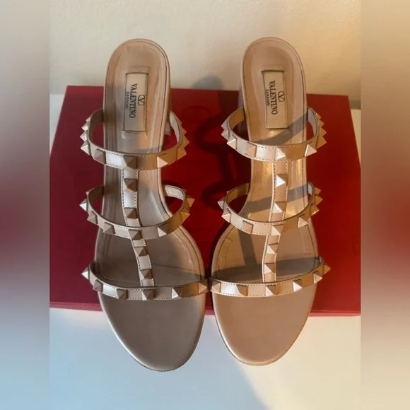 Valentino Garavani Women's Nude/Pink Tonal Rockstud Sandal Block Heels - Picture 3 of 17